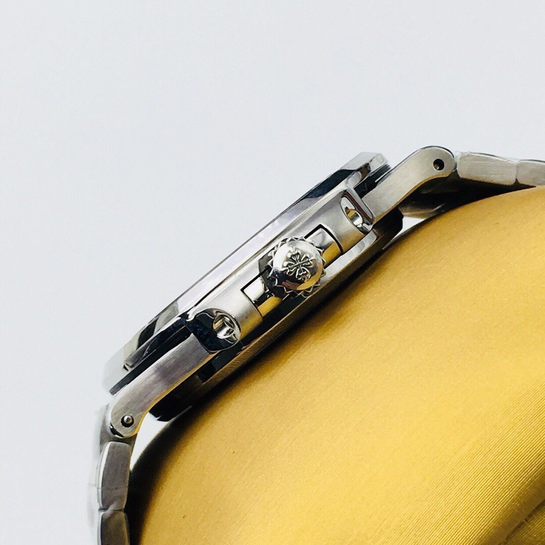 PATEK NAUTILUS 5711 STAINLESS STEEL BLACK DIAL