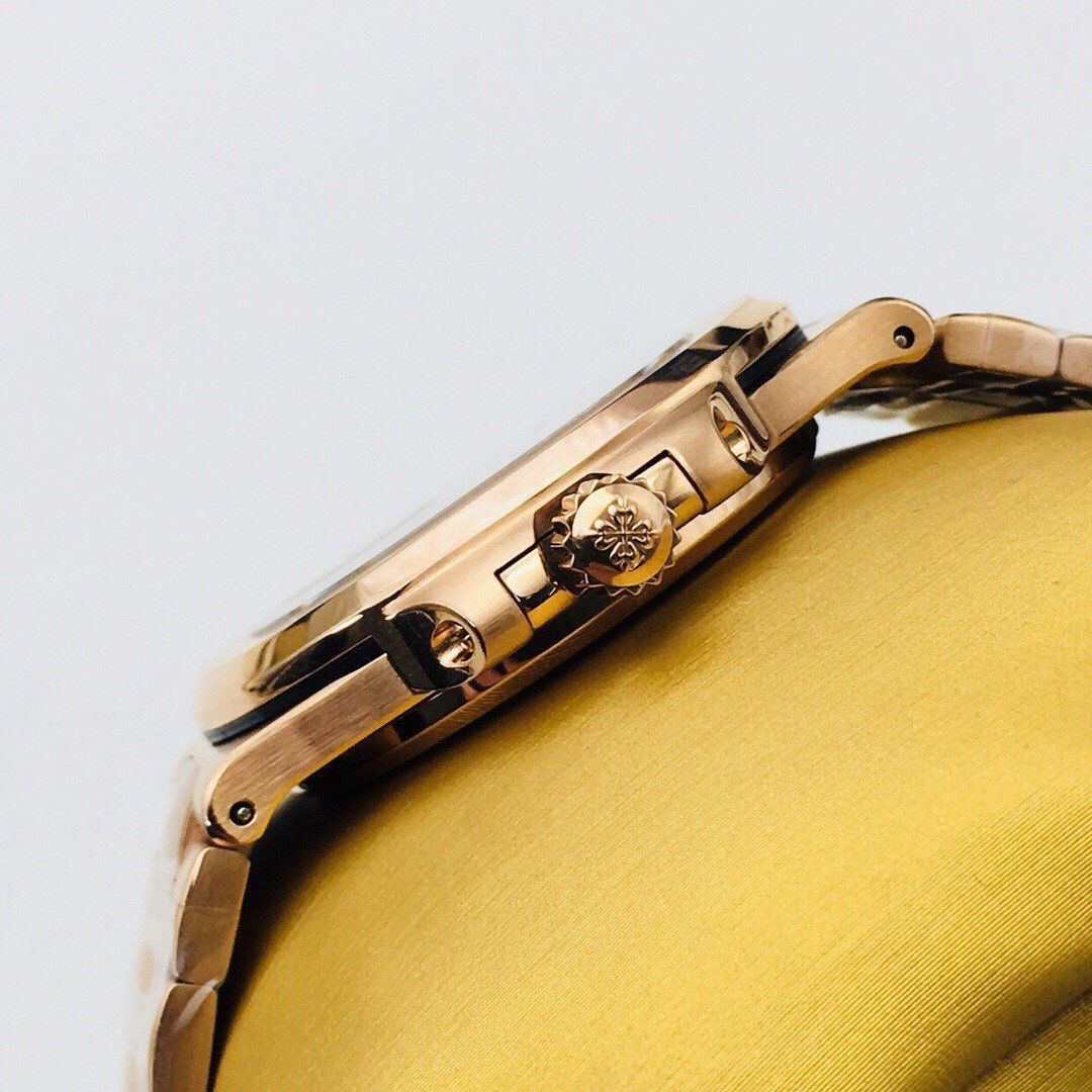 PATEK NAUTILUS 5711 ROSE GOLD BLACK DIAL