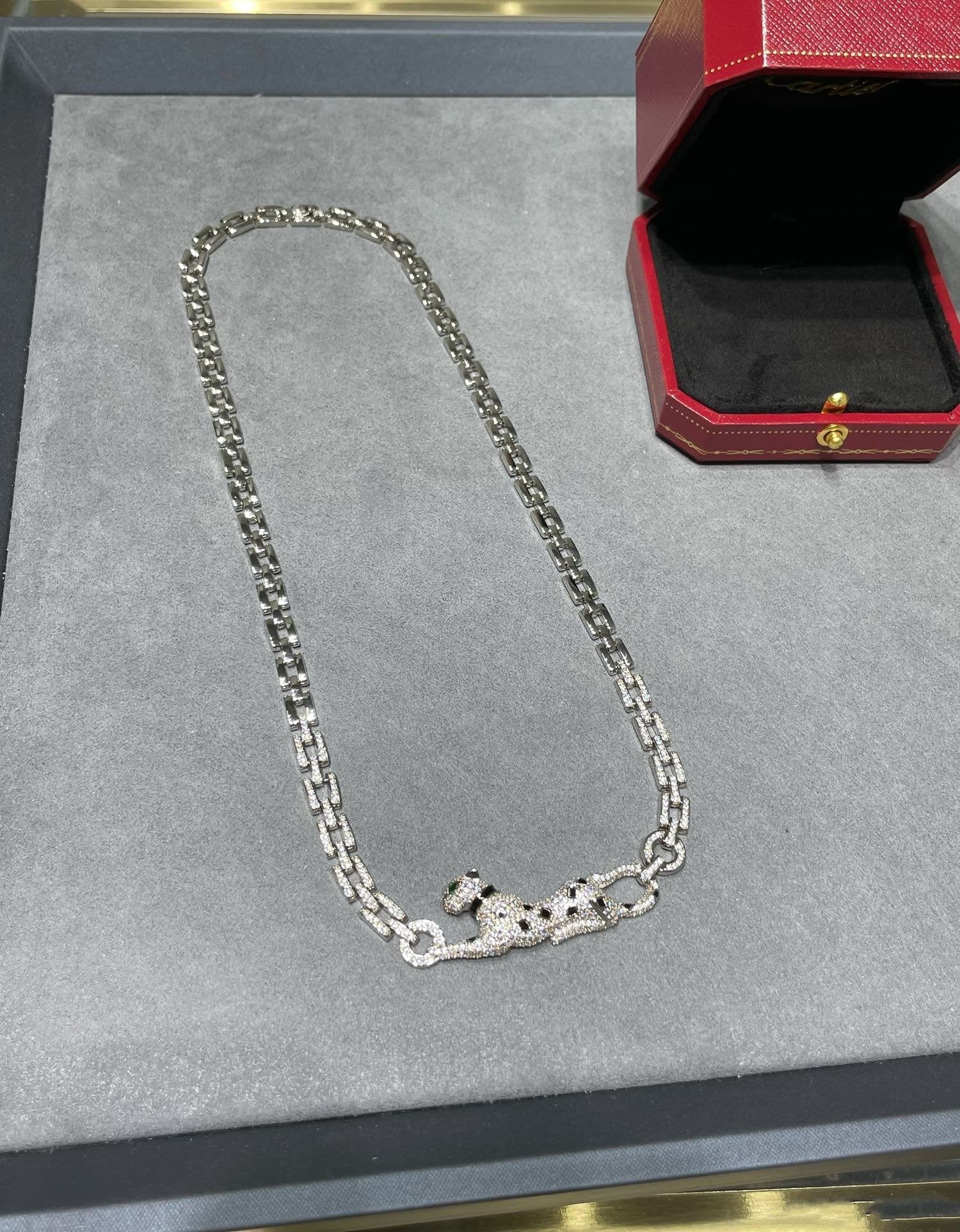 PANTHERE DE CARTI SILVER DIAMOND ONYX CHAIN NECKLACE