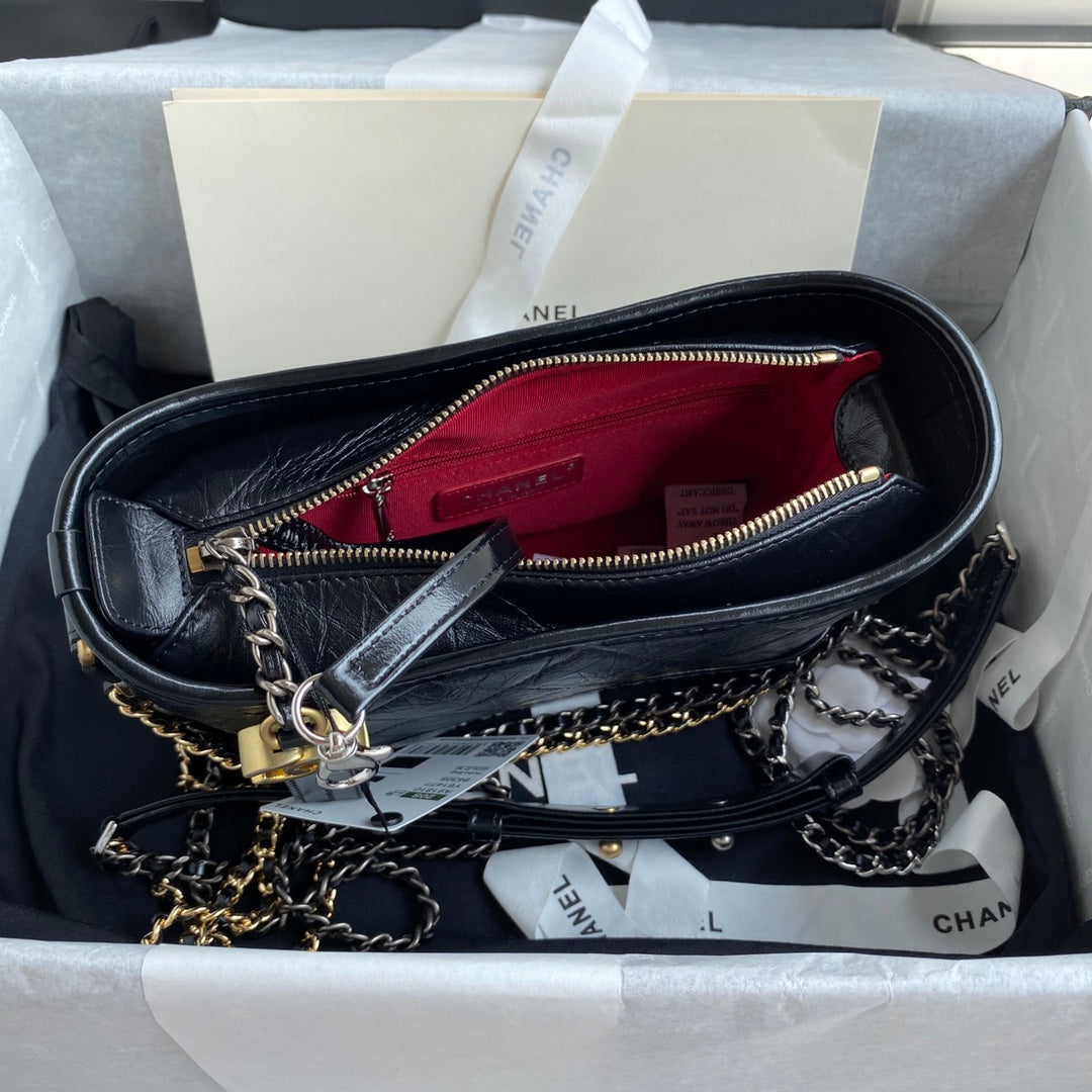 Chanel 25 Gabrielle Black 20cm Calfskin 289505