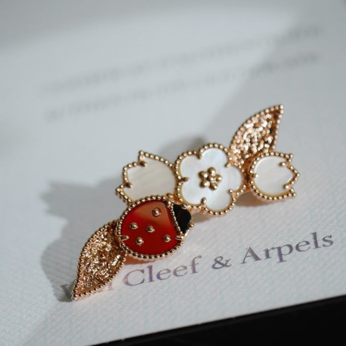 VCA Brooch 01