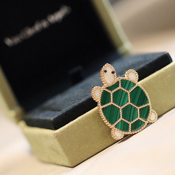 VCA Brooch 02