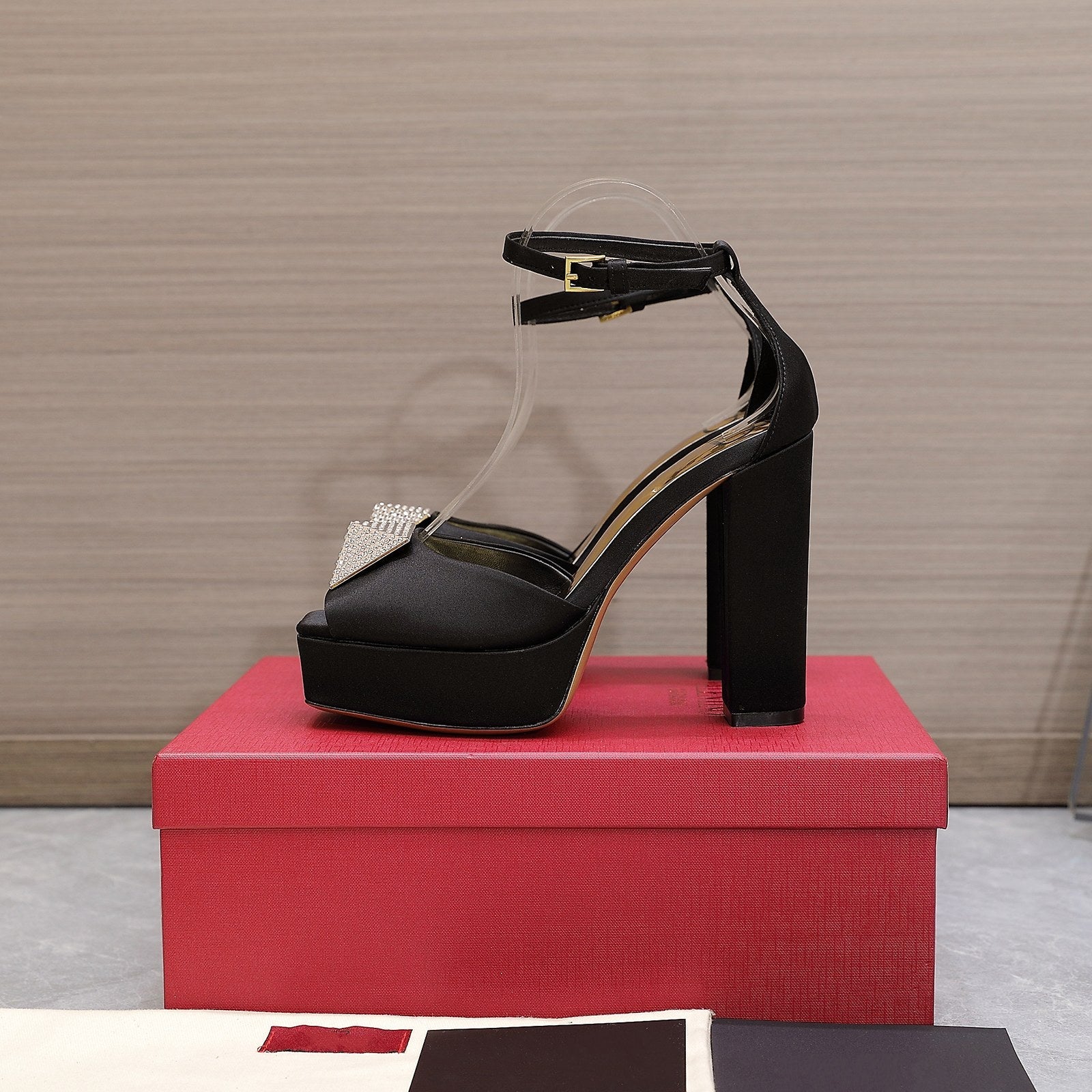 Open Toe Pump With One Stud Diamond Patent Black Leather 130MM