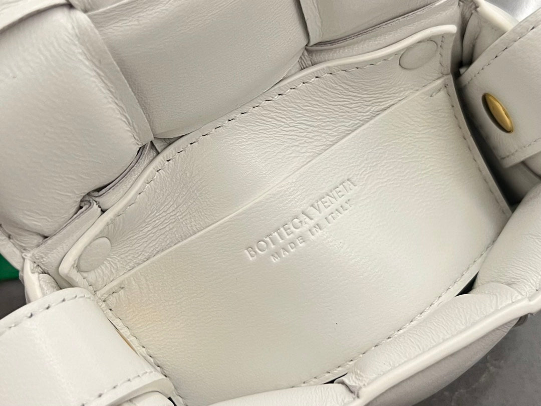 MINI CASSETTE 12 IN WHITE LAMBSKIN