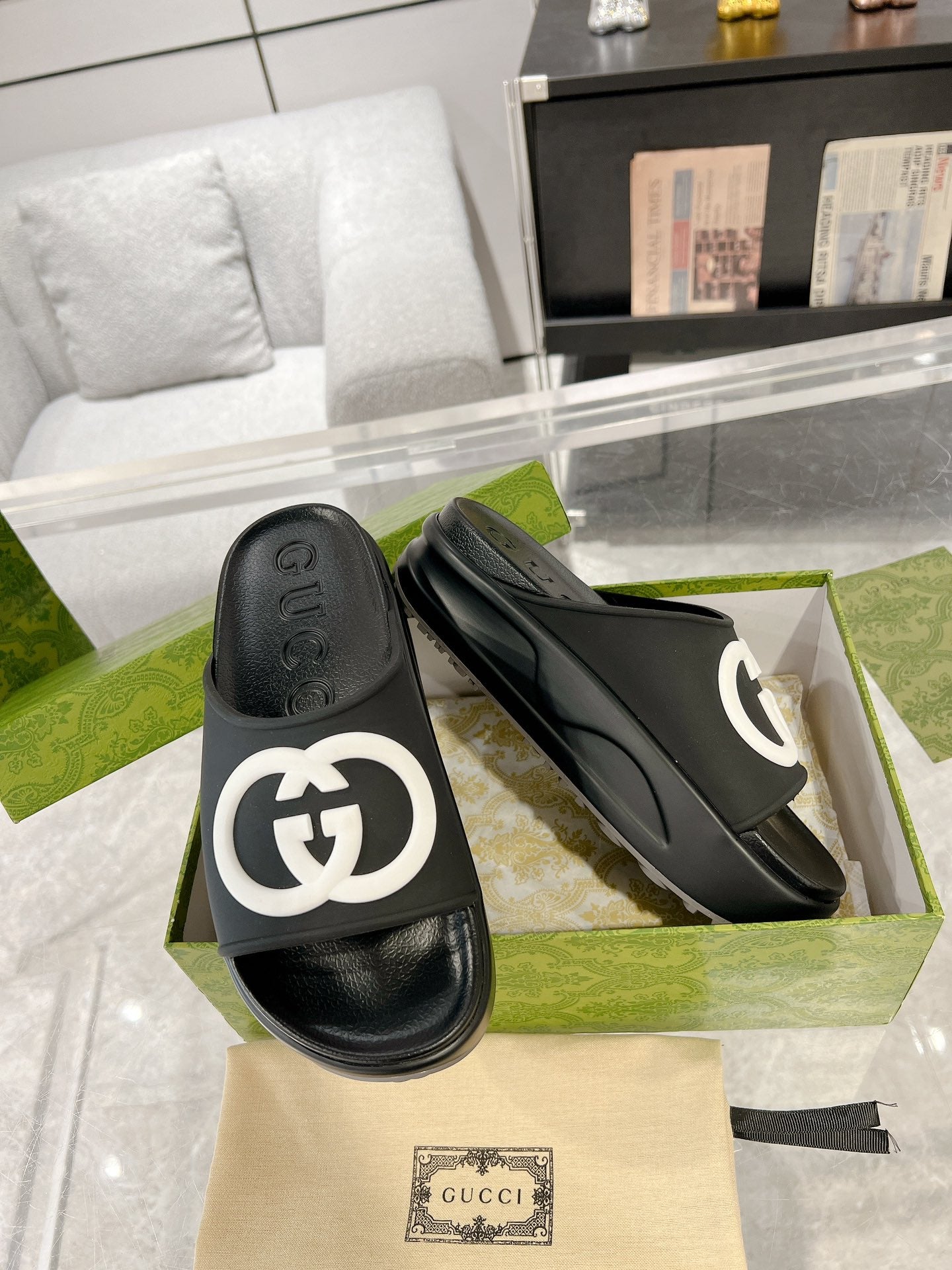 GC 25 Interlocking G 50mm Slide Sandal White Black Cowhide 292399