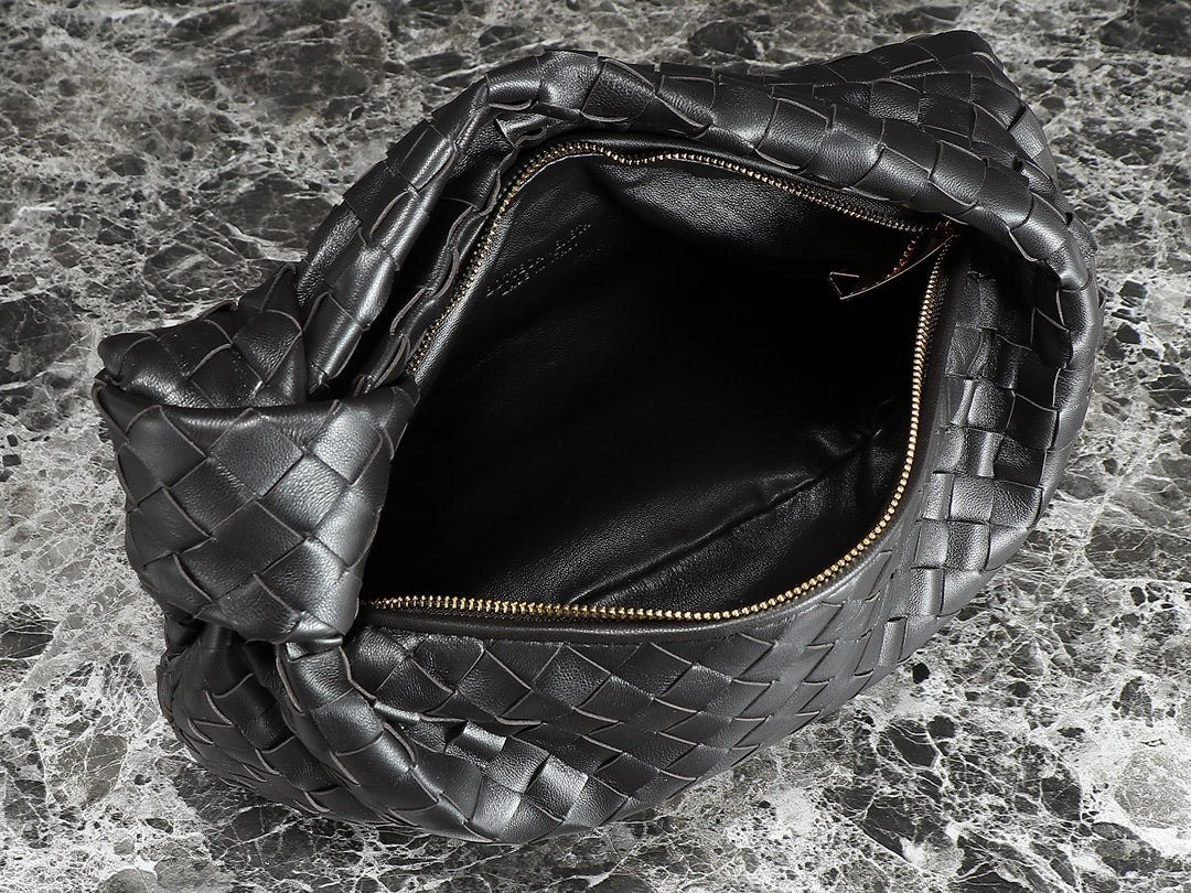 bv teen jodie 36cm black lambskin