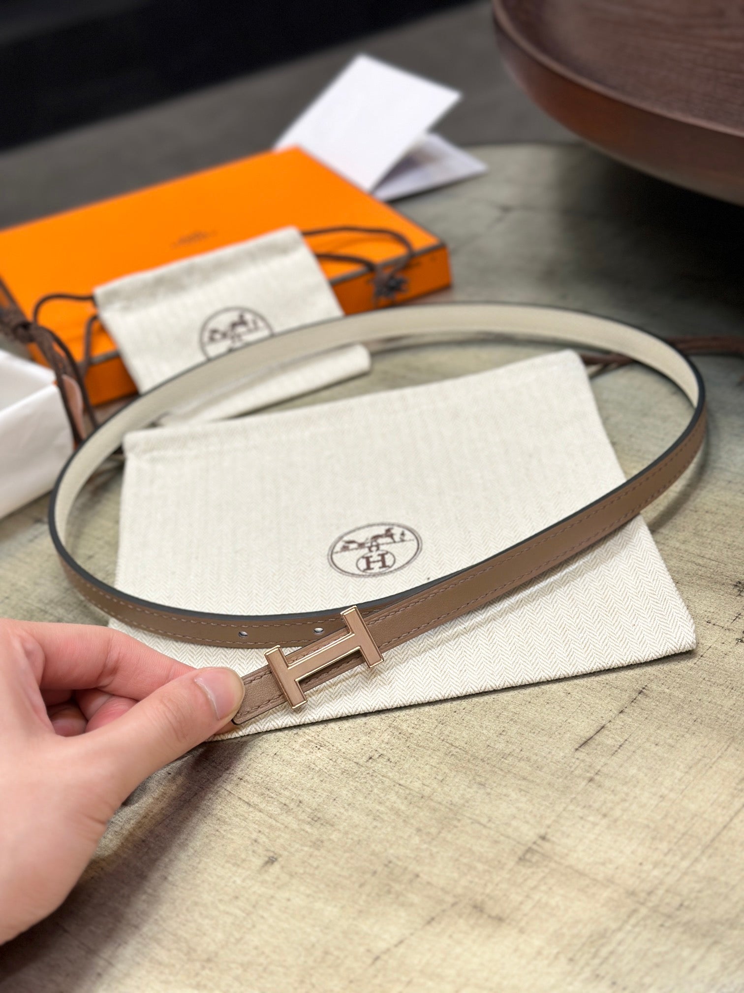 HM FOCUS BUCKLE & REVERSIBLE PEANUT BROWN AND WHITE LEATHER STRAP 13MM COPPER HARDWARE