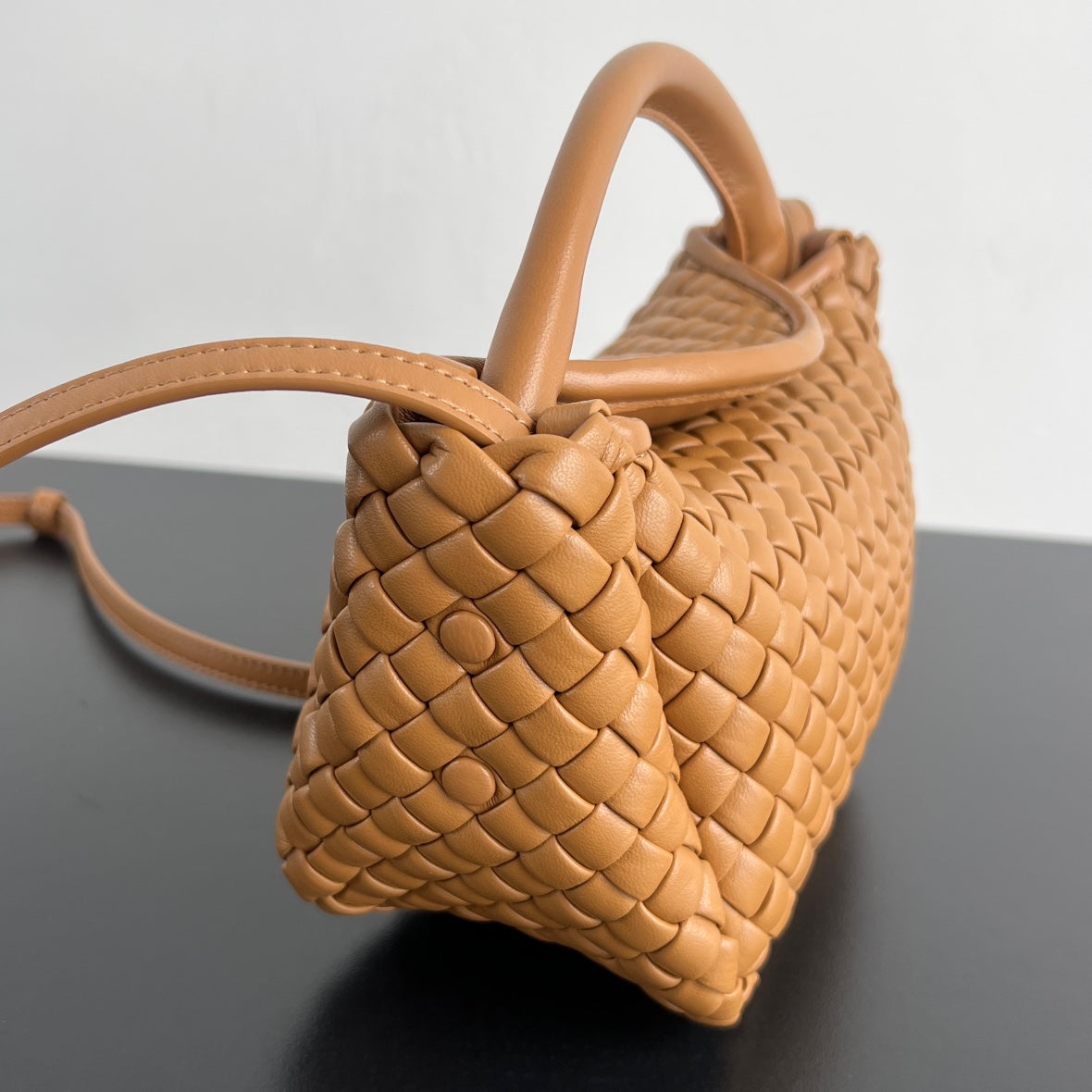 BV Small Cobble Top Handle 23cm Gold Lambskin