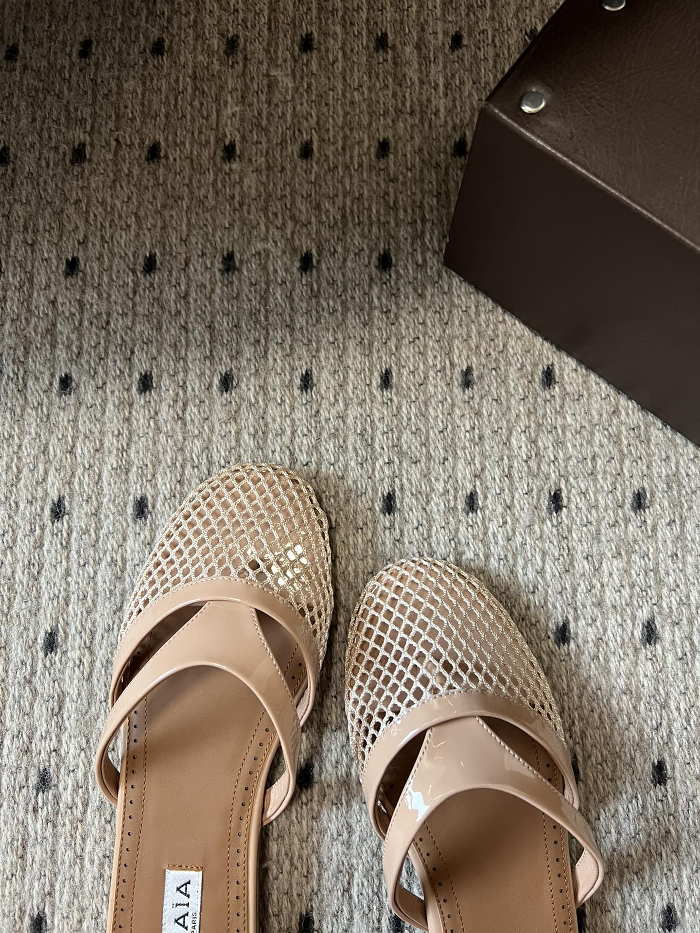 Alaia 25 Infradito Fishnet Flat Mules Nude Lampskin 303707