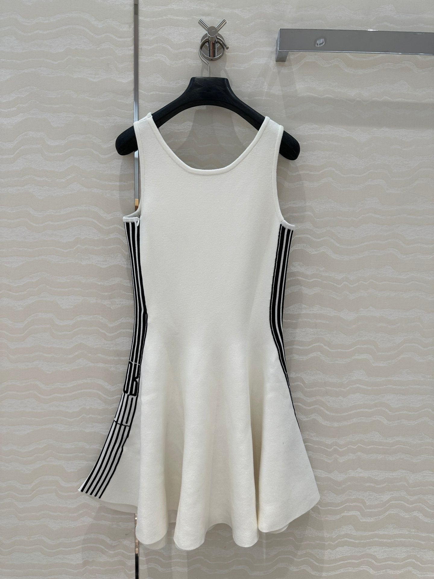 CD U-neck Large A-line Skirt White Viscose Polyamide