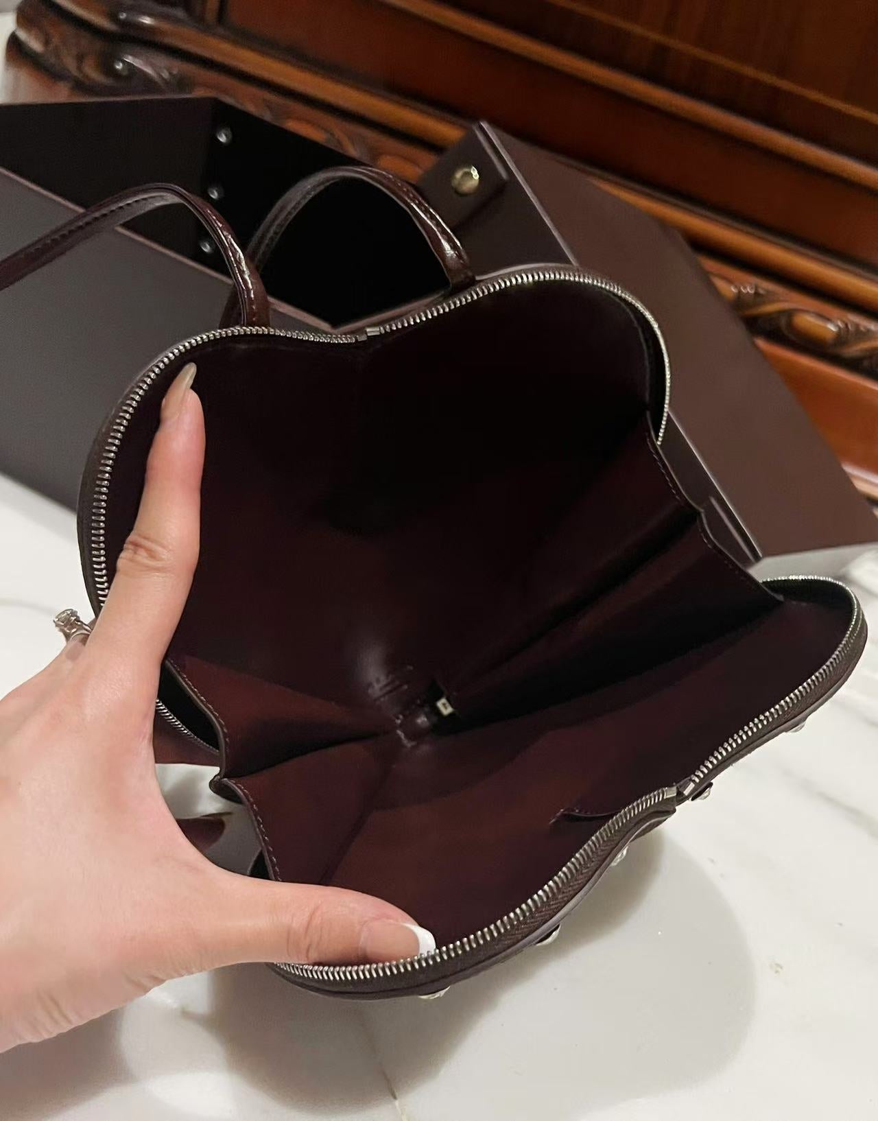 Le Coeur 21cm Burgundy Suede Shouder Bag