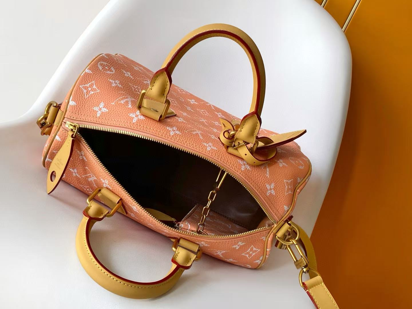 Speedy P9 Bandoulière 40 Handbag Orange White Cowhide
