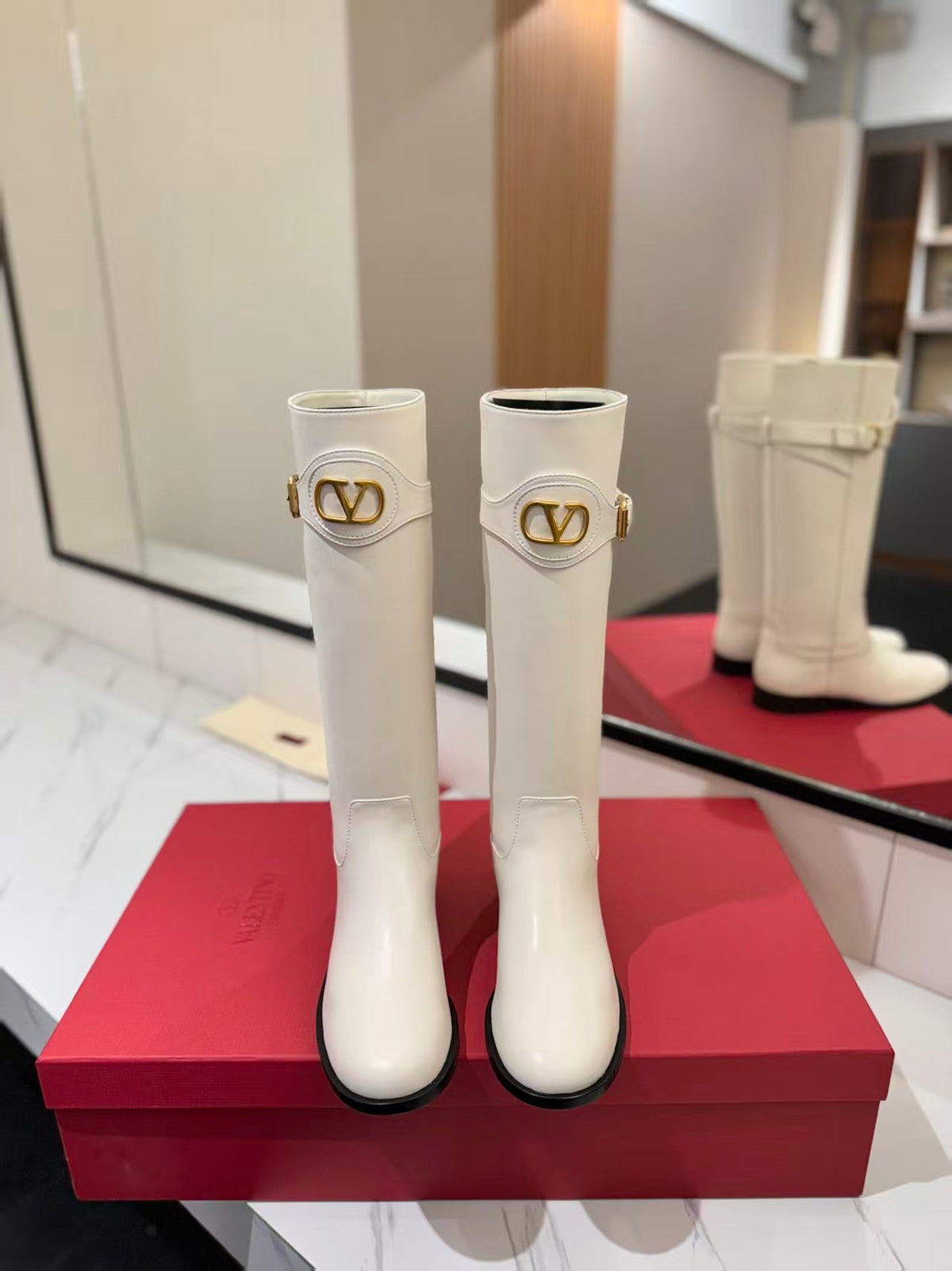 Valentino 2026 Garavani Vlogo Signature Round Toe Calfskin Boots 505542