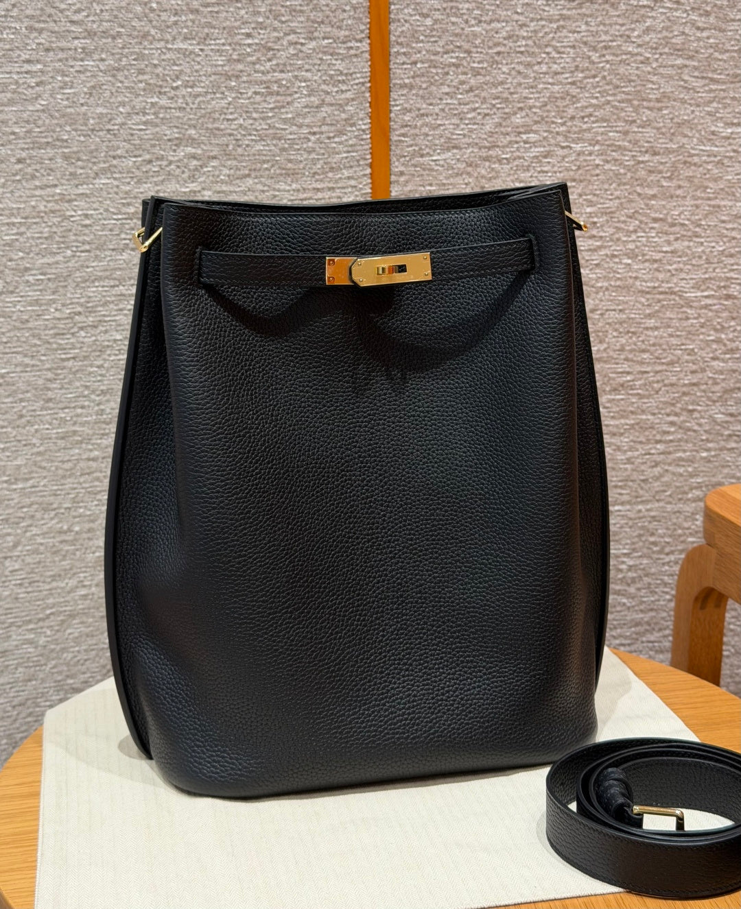 High-end Hermes 2026 So Kelly Bucket Bag 26cm Taurillon Clemence Leather