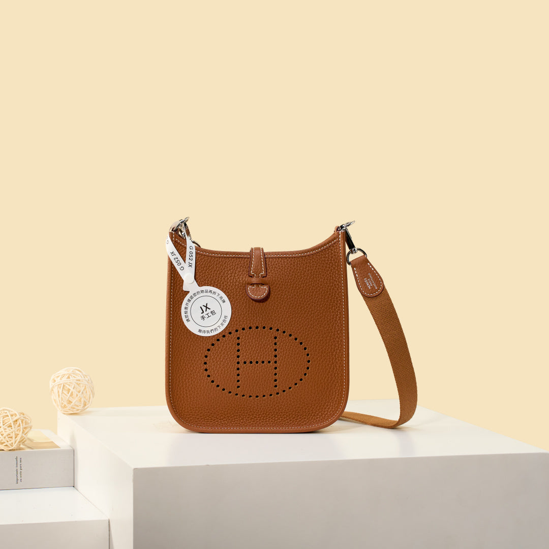 High-end Hermes 2026 Evelyne Bag 17cm Taurillon Clemence Leather 1