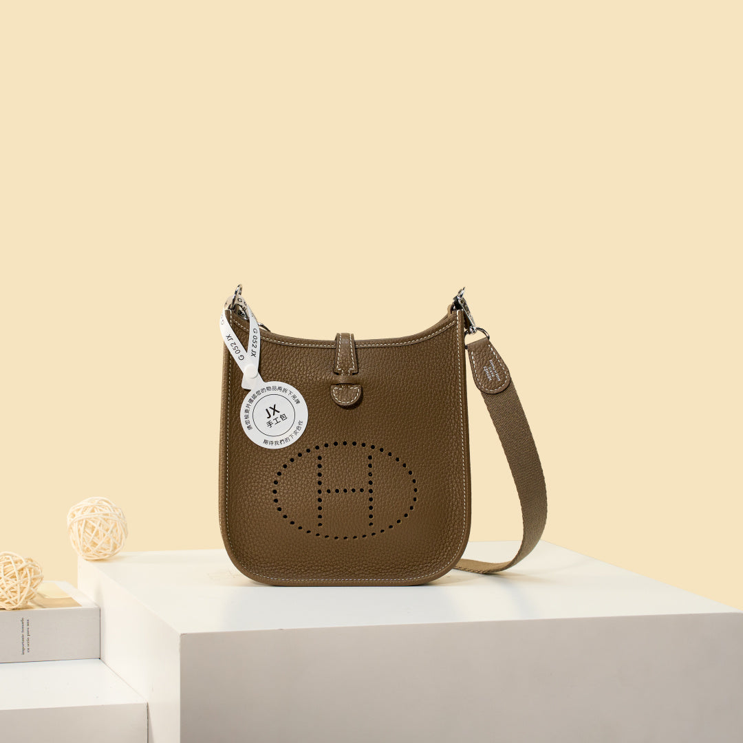 High-end Hermes 2026 Evelyne Bag 17cm Taurillon Clemence Leather 1