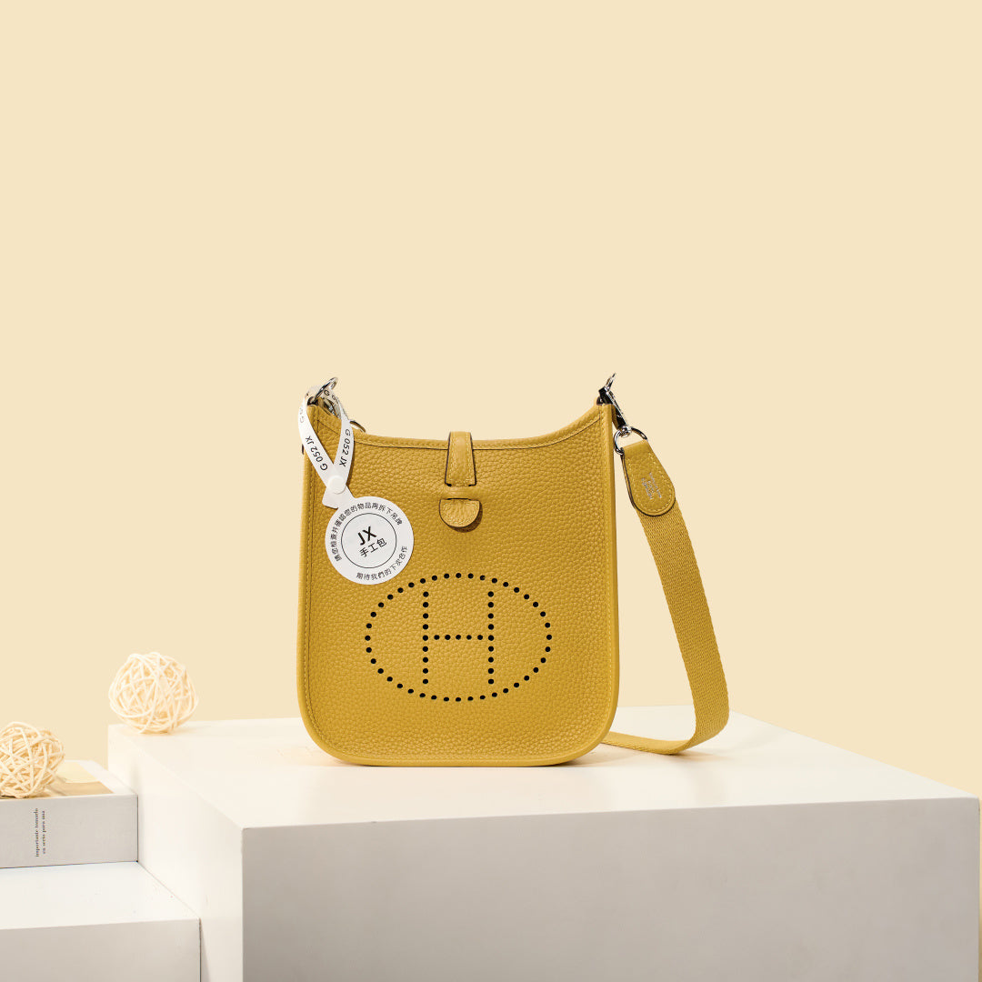 High-end Hermes 2026 Evelyne Bag 17cm Taurillon Clemence Leather 3
