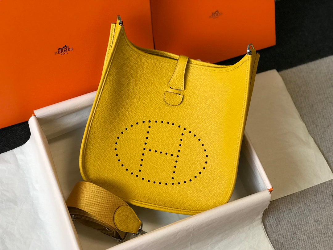 High-end Hermes 2026 Evelyne III 29 Bag Taurillon Clemence Leather