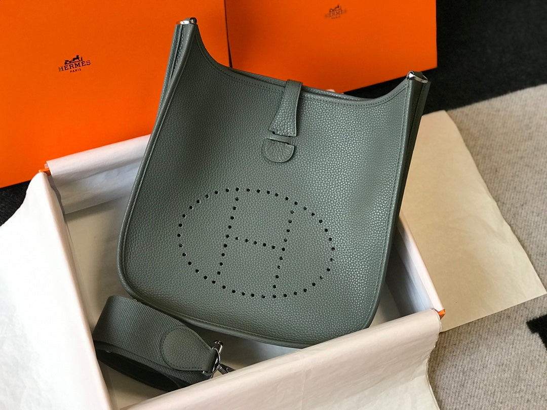 High-end Hermes 2026 Evelyne III 29 Bag Taurillon Clemence Leather