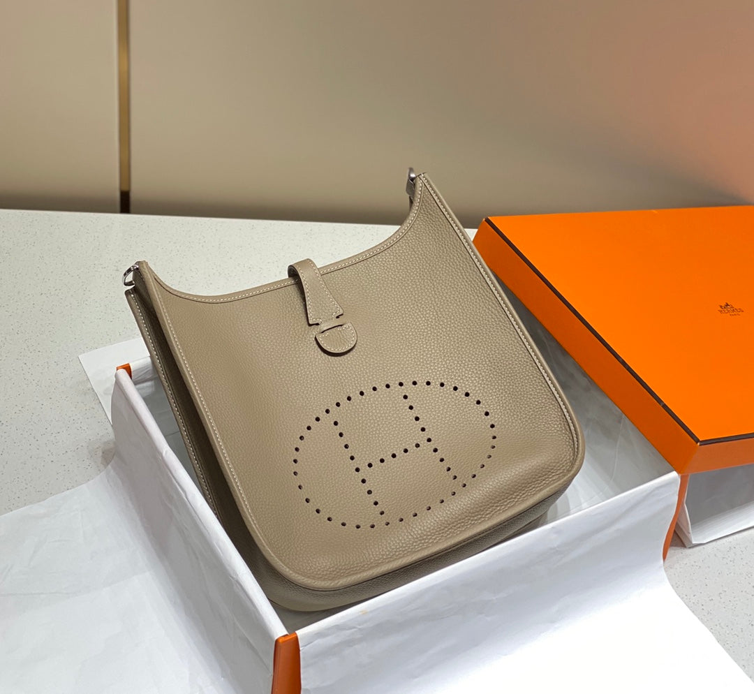 High-end Hermes 2026 Evelyne III 29 Bag Taurillon Clemence Leather