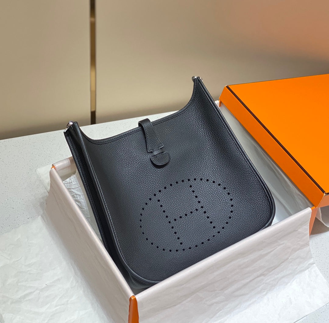 High-end Hermes 2026 Evelyne III 29 Bag Taurillon Clemence Leather