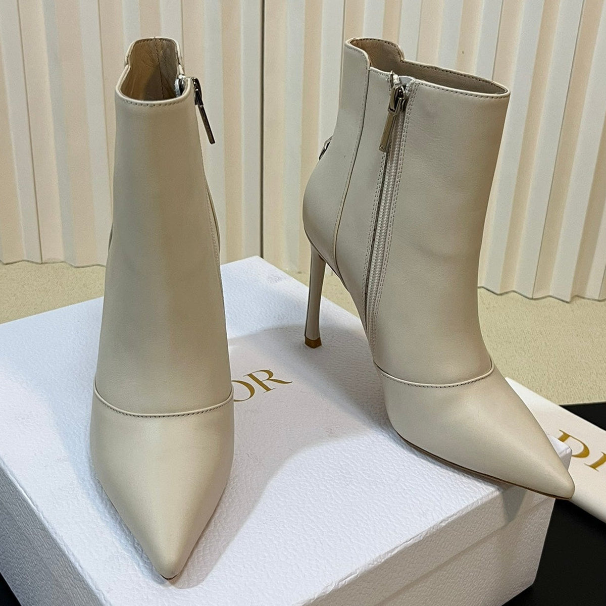 Dior 2026 Pointed Toe Ankle Boots 100mm Cowhide 137124