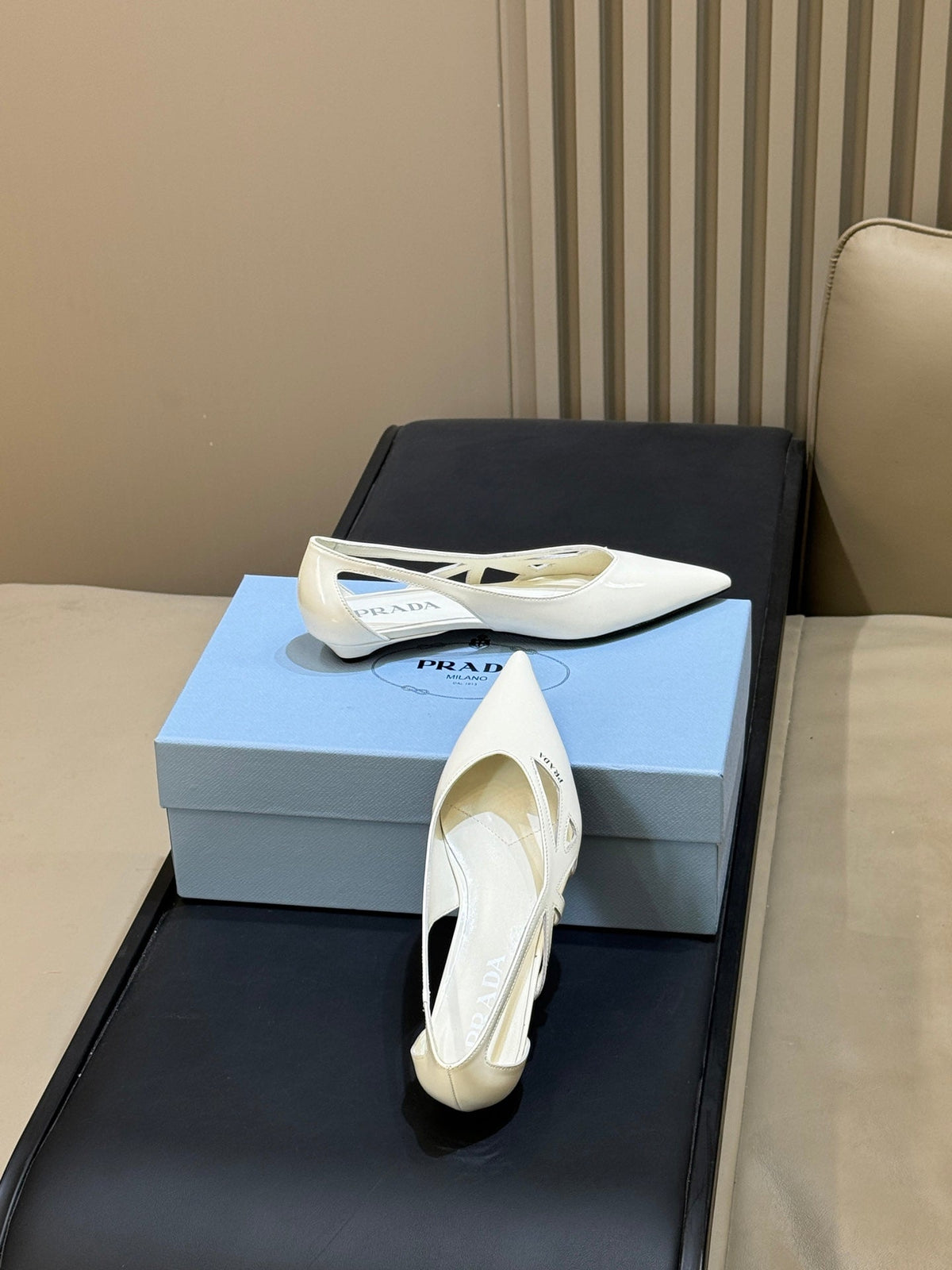 Prada 2026 Pointed-Toe Ballet Flats Calfskin 151236