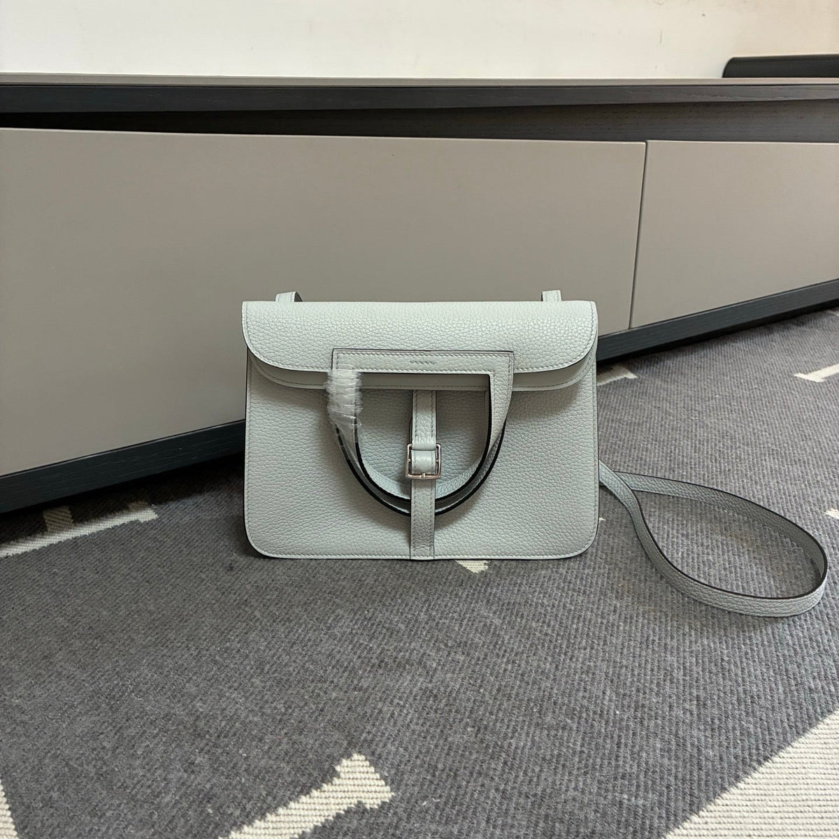 High-end Hermes 2026 Halzan 25 Bag Taurillon Clemence Leather 1