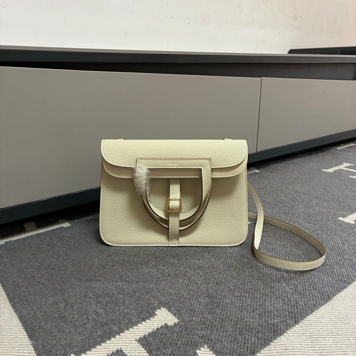 High-end Hermes 2026 Halzan 25 Bag Taurillon Clemence Leather 1