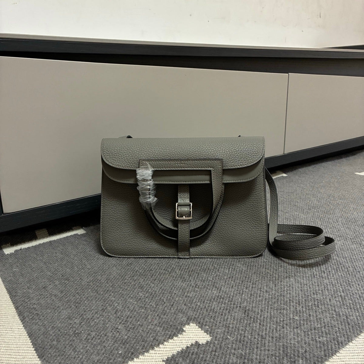 High-end Hermes 2026 Halzan 25 Bag Taurillon Clemence Leather 1