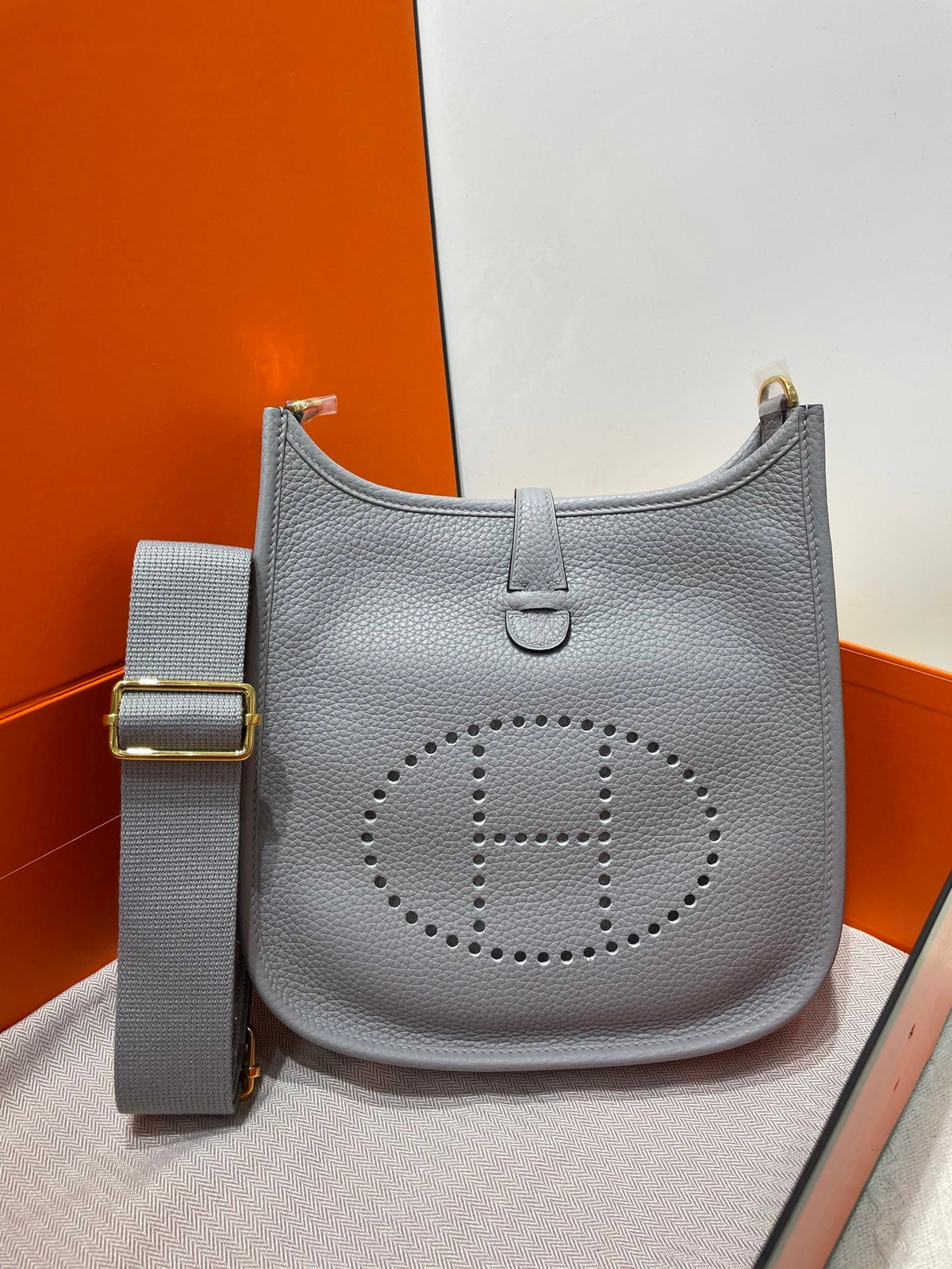 High-end Hermes 2026 Evelyne Bag 23cm Taurillon Clemence Leather