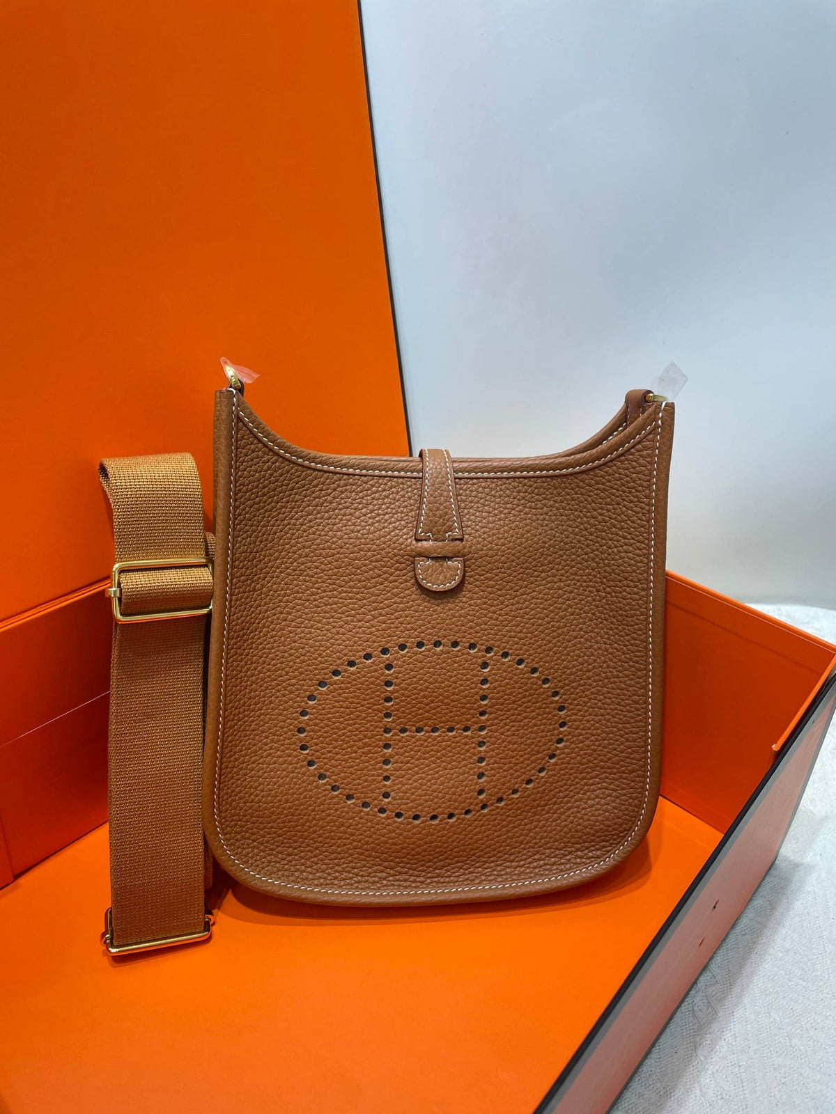 High-end Hermes 2026 Evelyne Bag 23cm Taurillon Clemence Leather