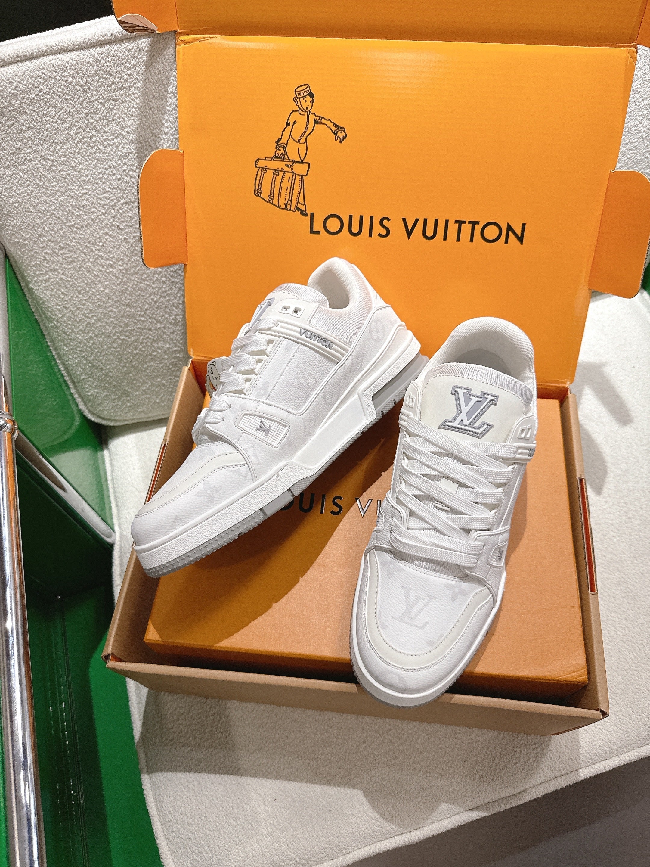 LV 26ss Trainer Sneakers White Cowhide 632150