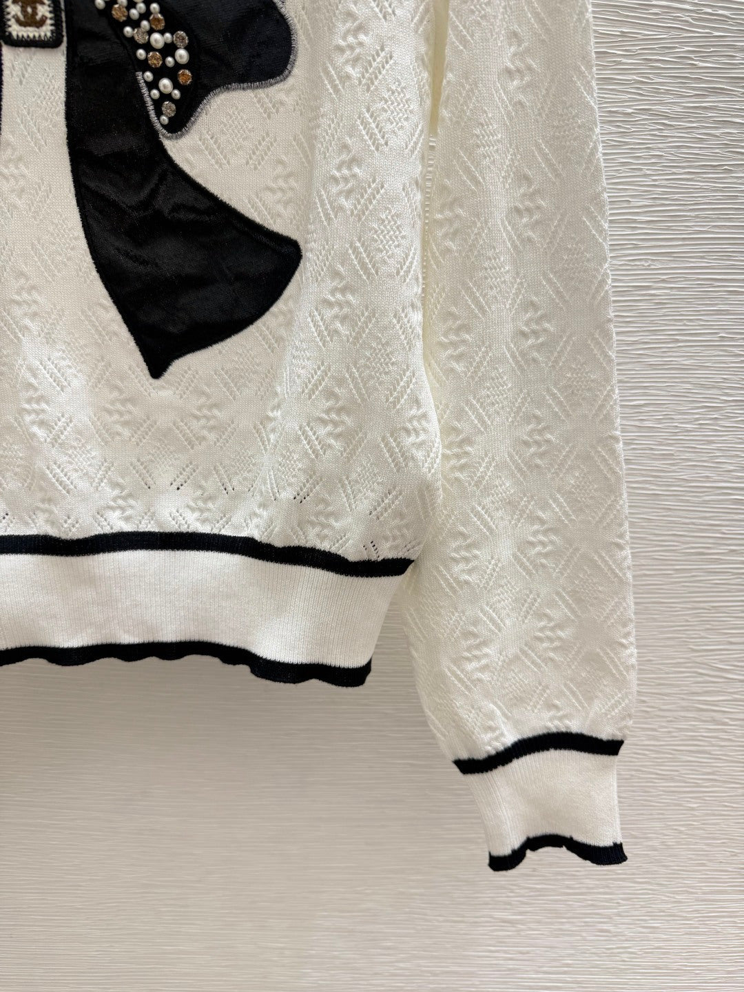 Chanel 2026 Bow Beaded Sailor Collar Knit Long Sleeve White Black Wool 913499