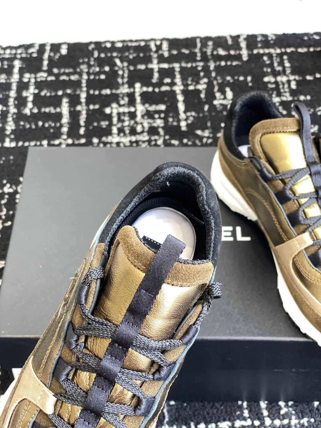 CC 25 Sneaker Gold Suede Sheepskin 352724