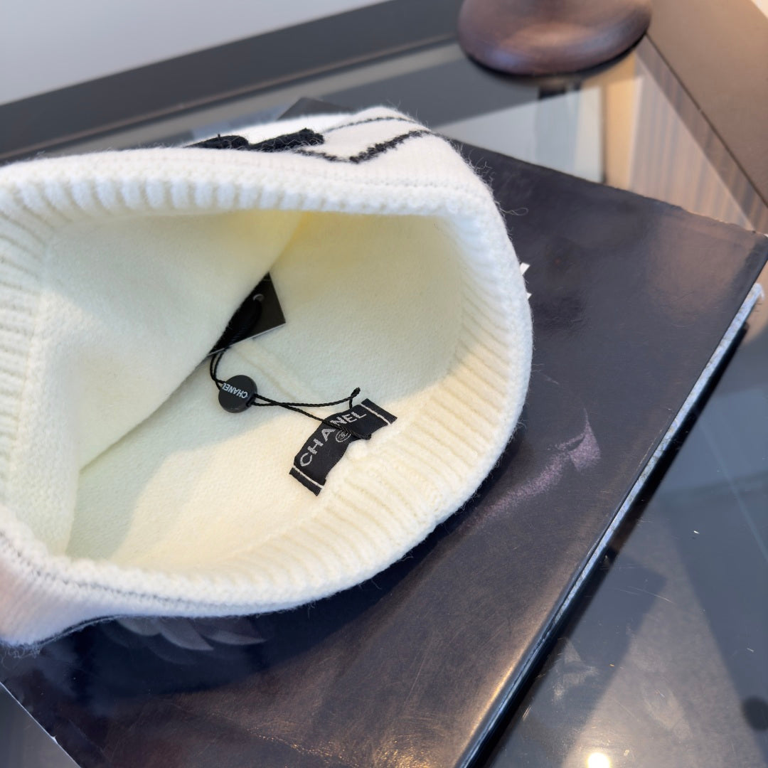 Chanel Knitted White Beanie 498087