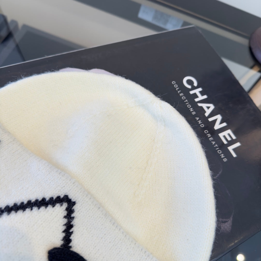 Chanel Knitted White Beanie 498087