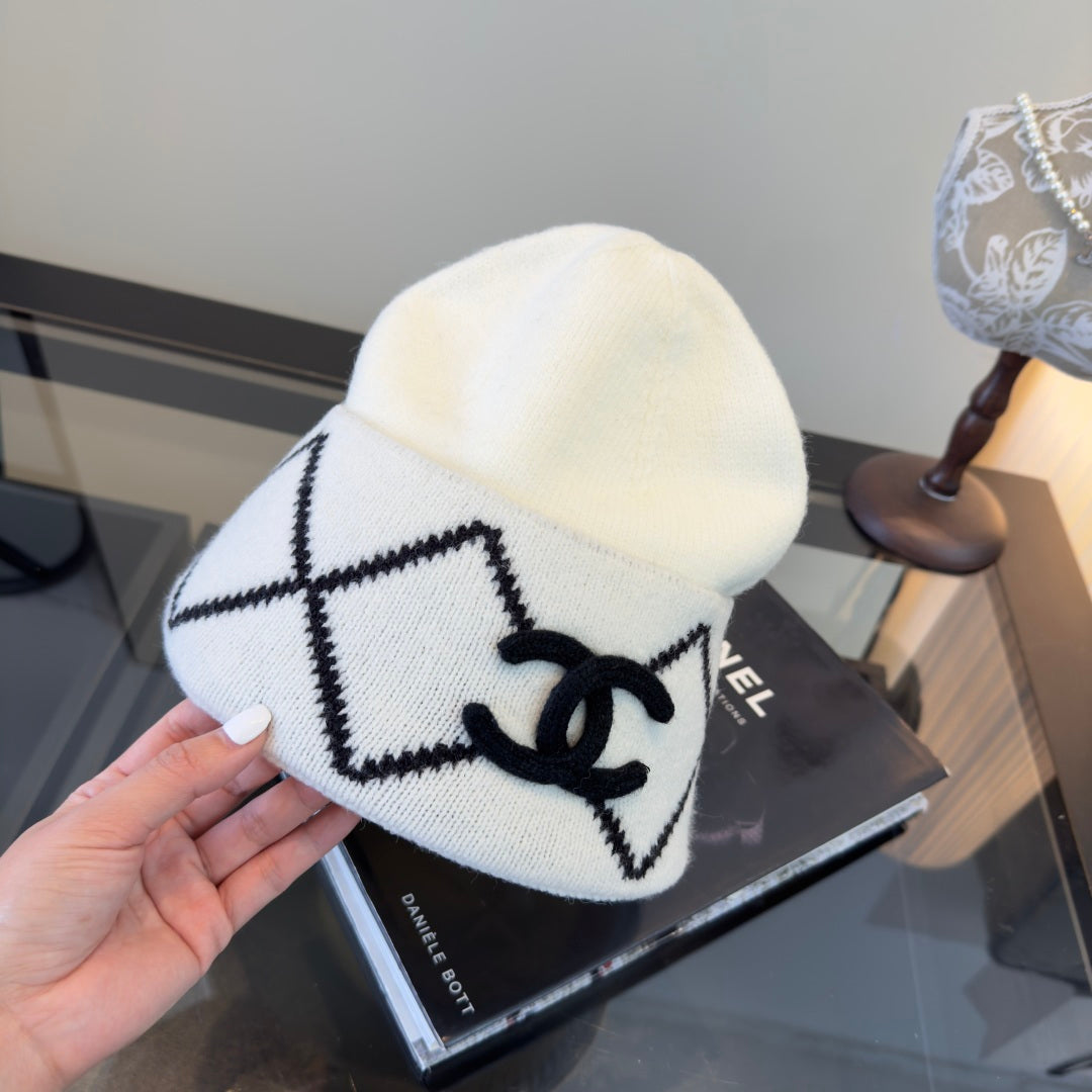 Chanel Knitted White Beanie 498087