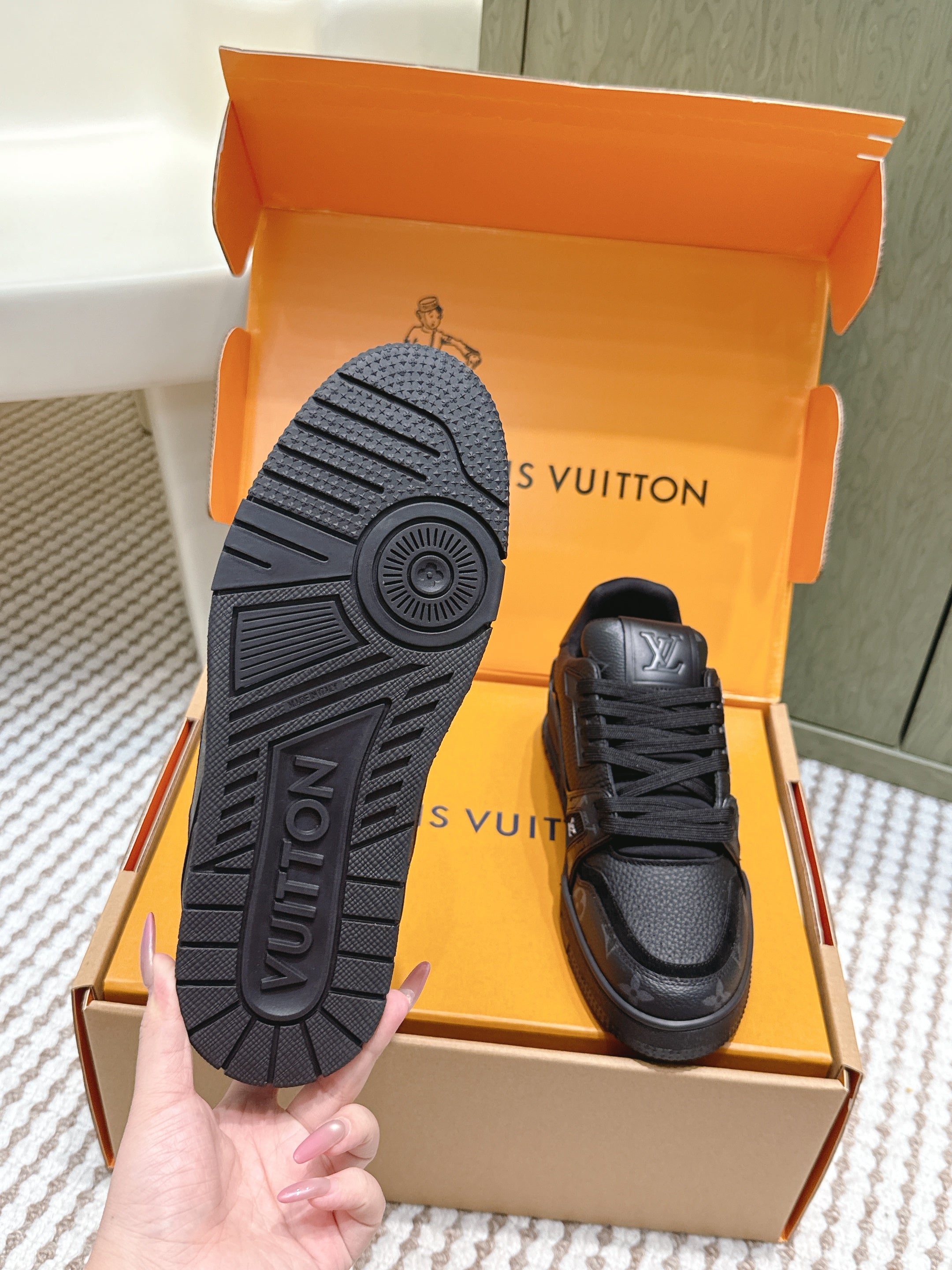 LV 26ss Trainer Sneakers Black Cowhide 657924