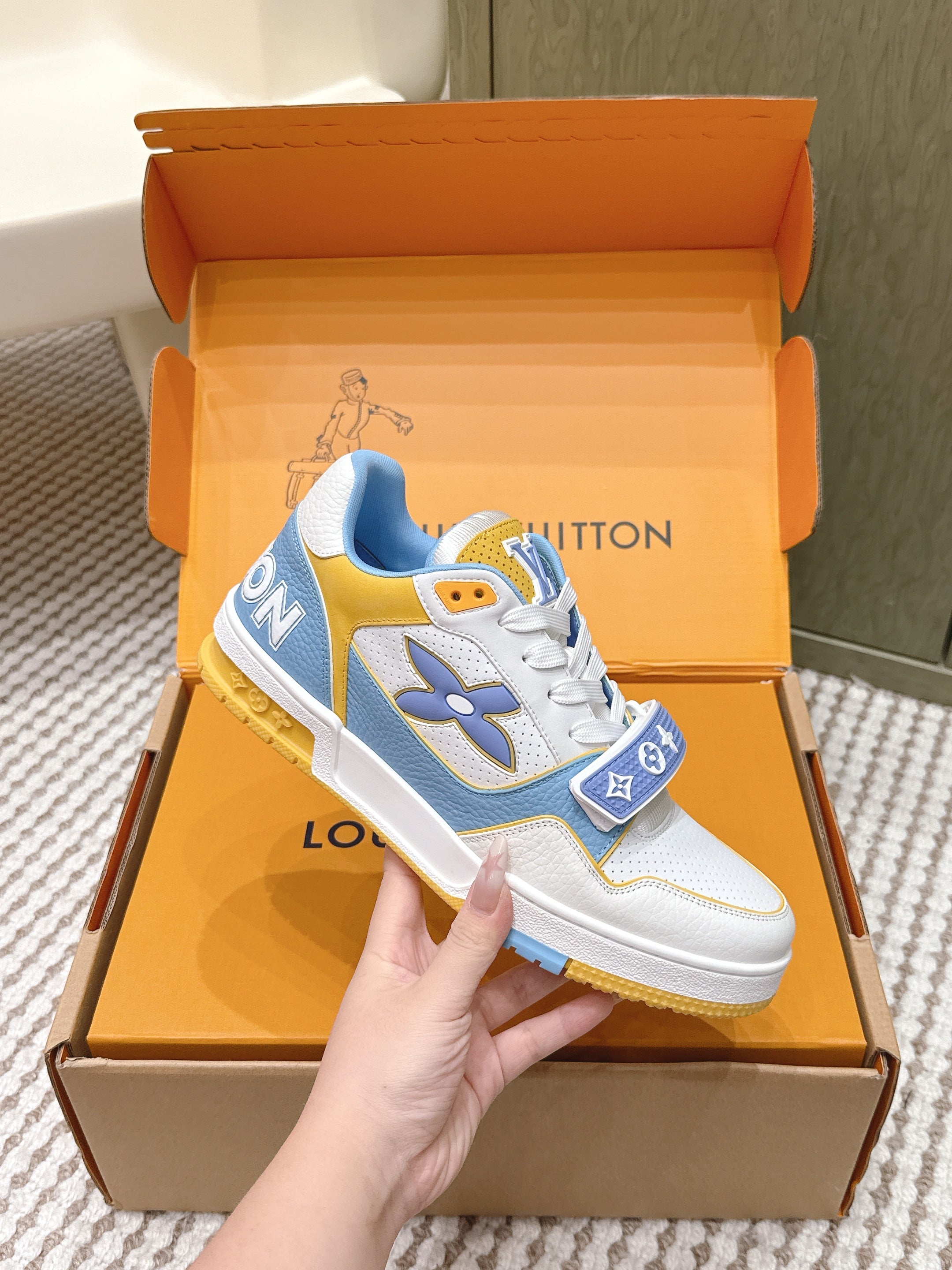 LV 26ss Trainer Sneakers White Blue Yellow Cowhide 657927