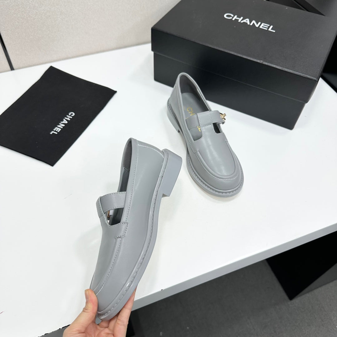 Chanel 2026 CC Turnlock Loafers Cowhide 944554