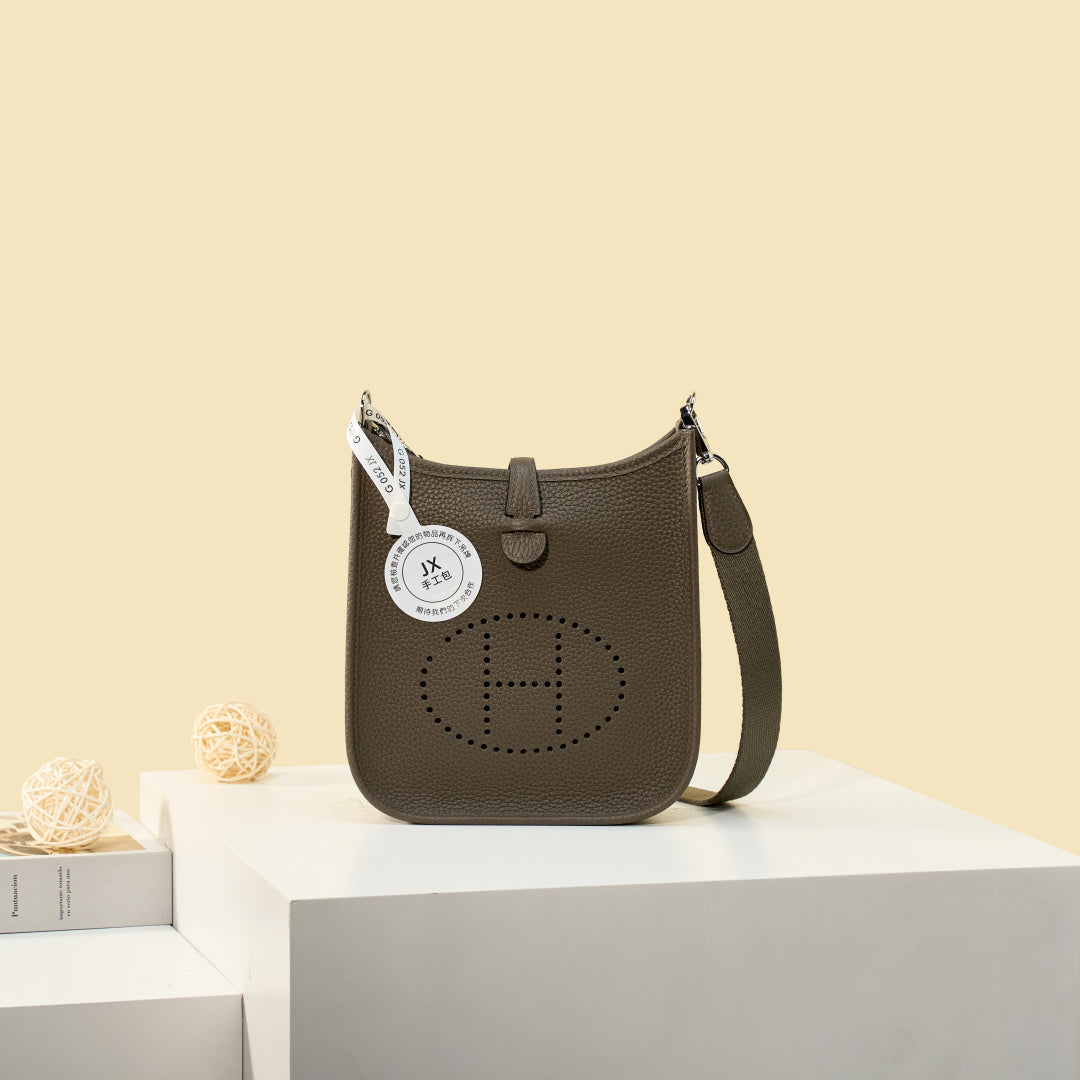 High-end Hermes 2026 Evelyne Bag 17cm Taurillon Clemence Leather 2