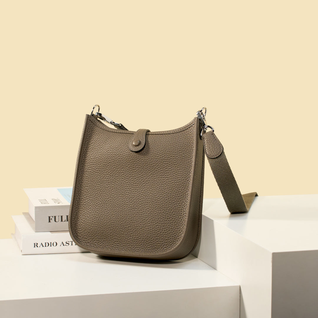 High-end Hermes 2026 Evelyne Bag 17cm Taurillon Clemence Leather 2