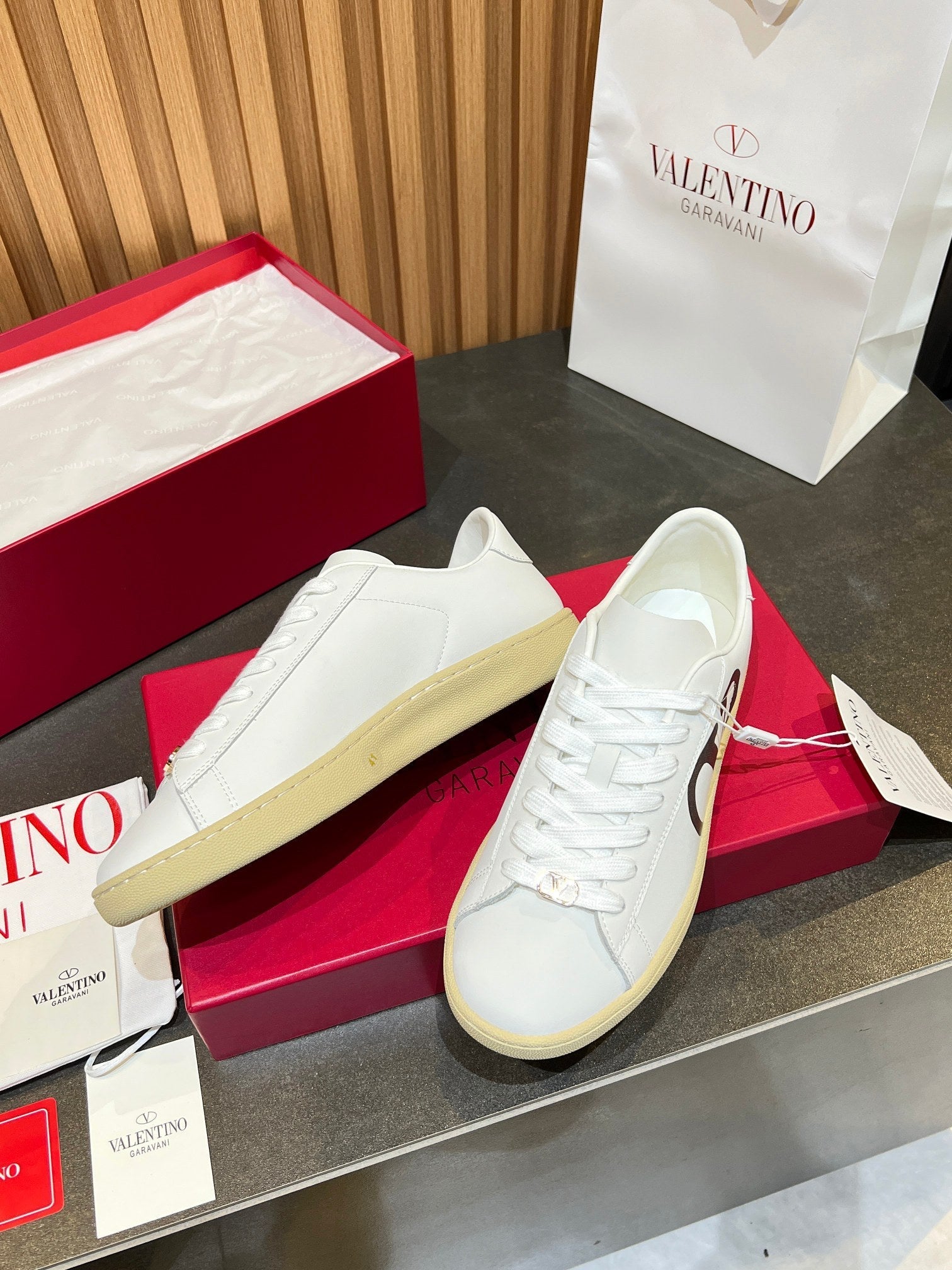 VT 25S  Casual Sneakers White Black Cowhide 563094