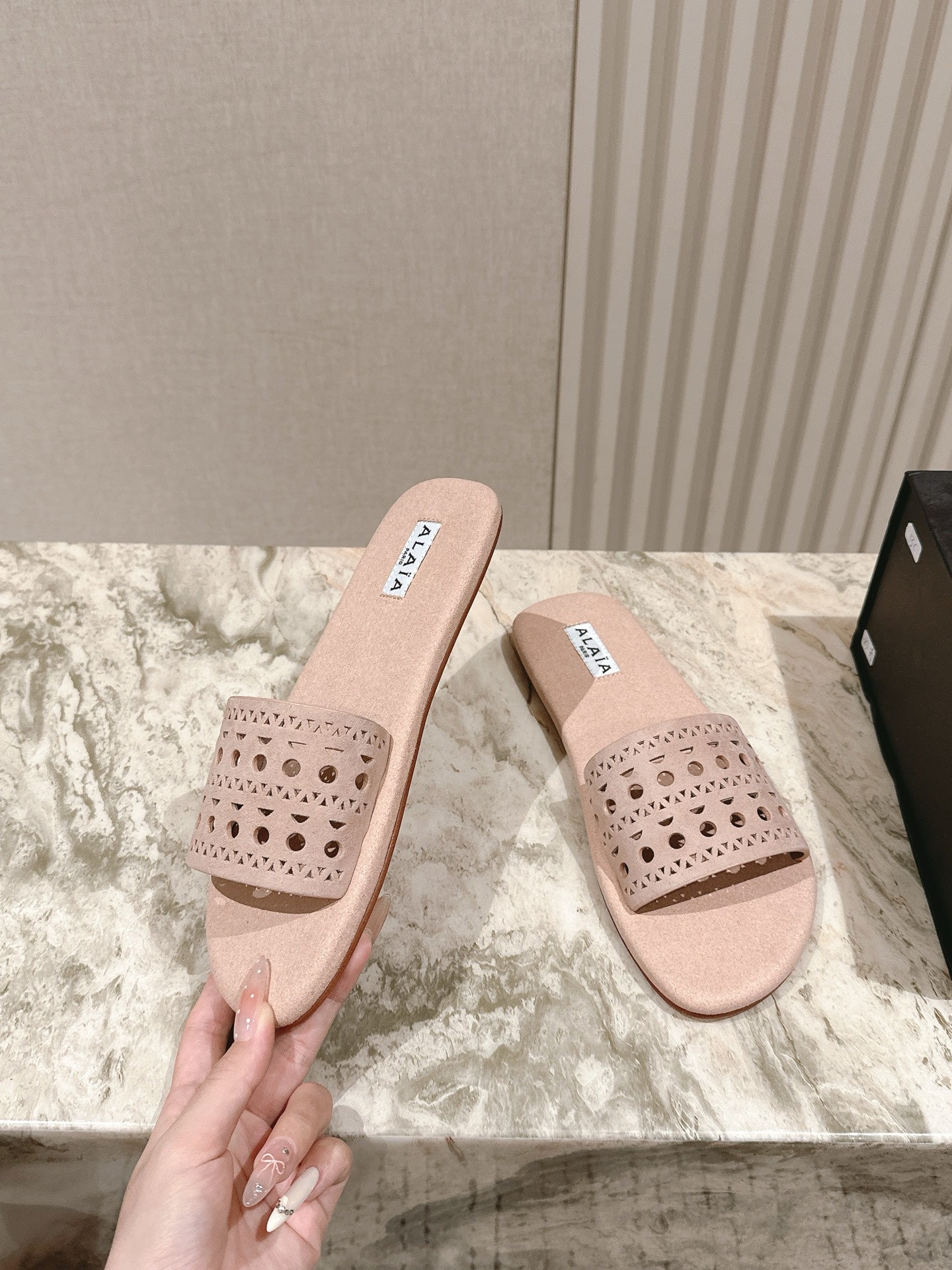 Alaia 2025 Hollow Slippers Pink Leather 293652