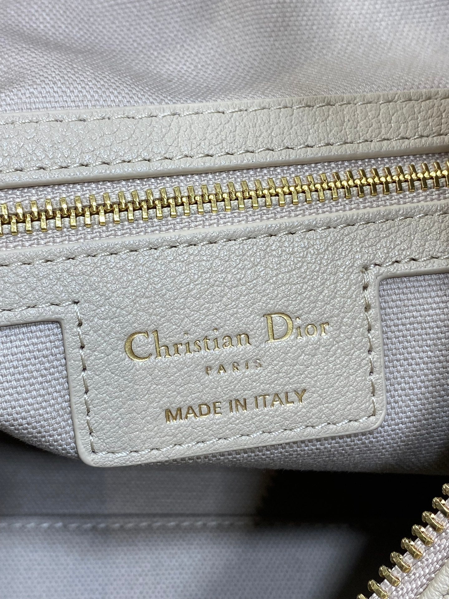 Dior 2025 Voyage Bag 34cm Powder Beige Grained Calfskin 267779
