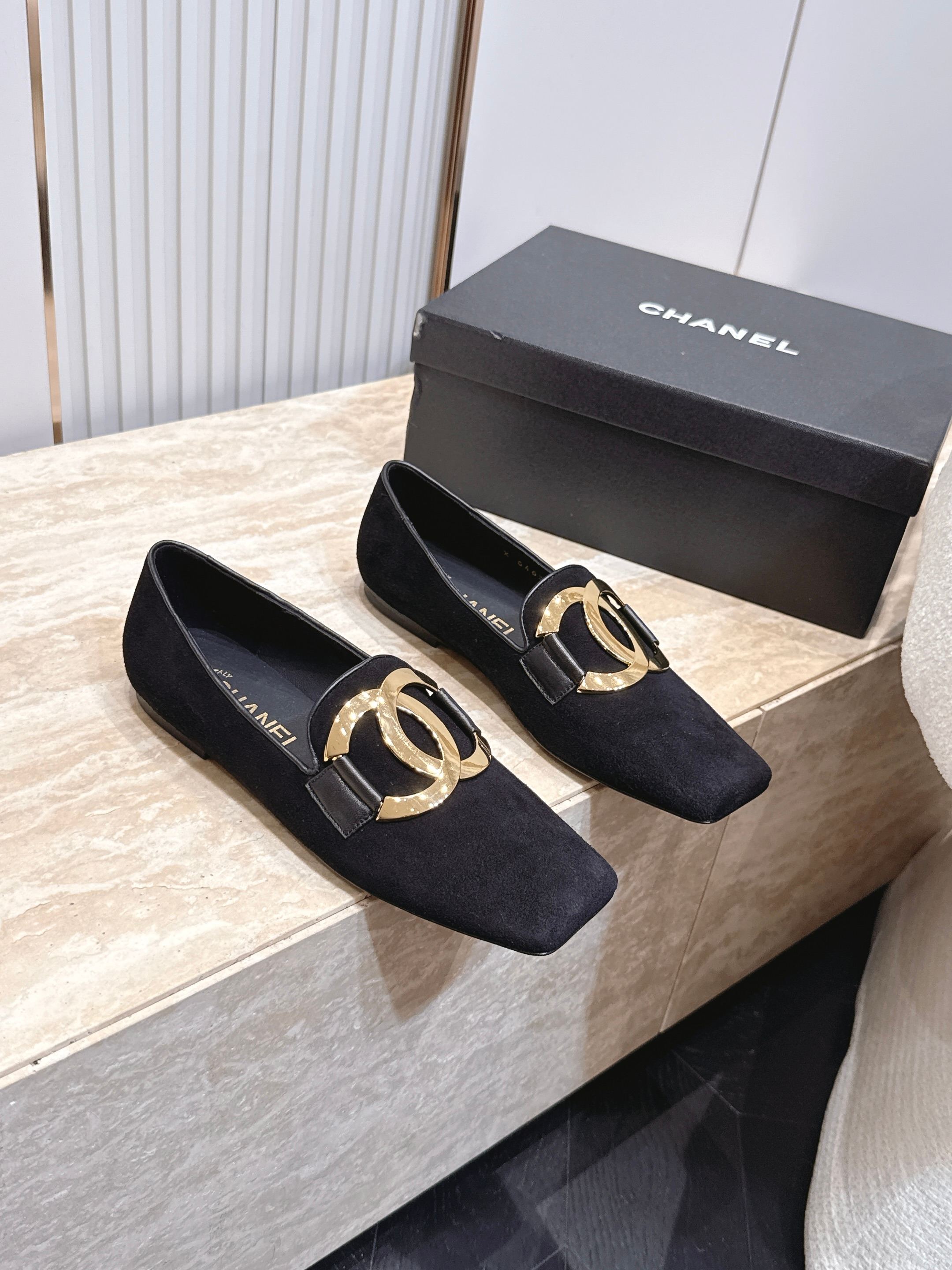 Channel 2026 Loafer 10mm Suede Calfskin 899021