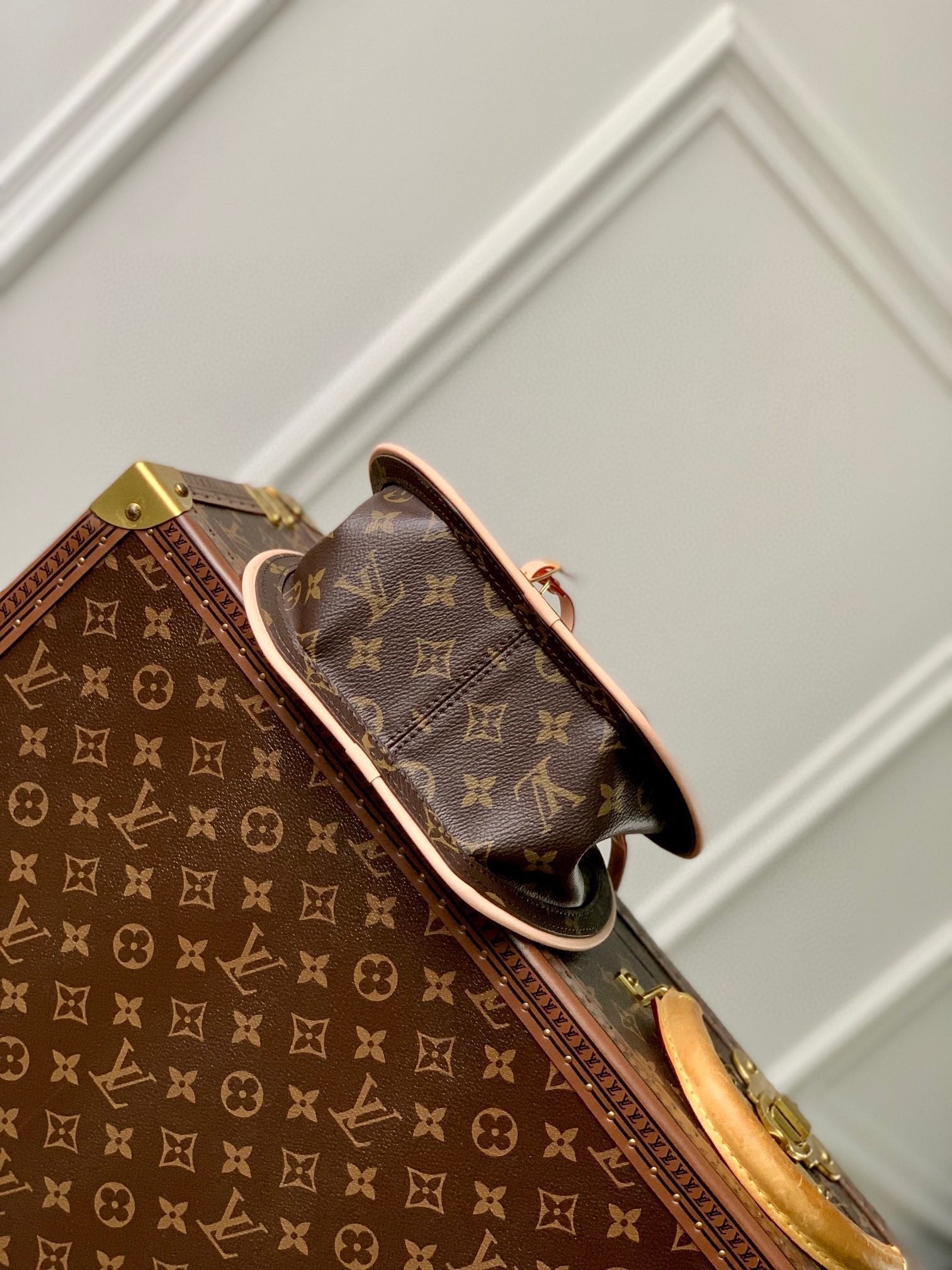 AROUND ME PM 22 IN BROWN MONOGRAM CANVAS