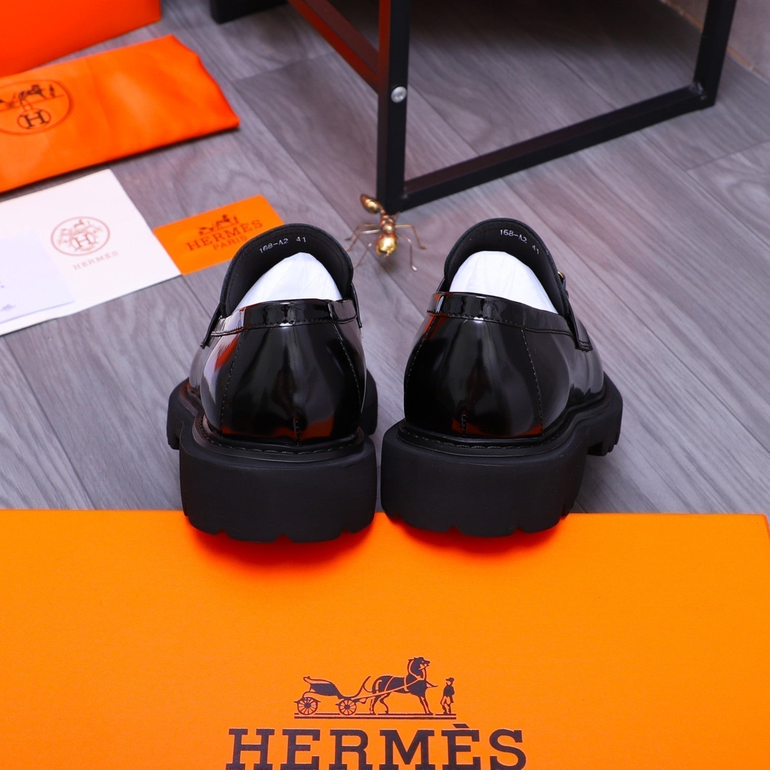 HM GOLD BUCKLE LOAFER GLOSSY BLACK CALFSKIN