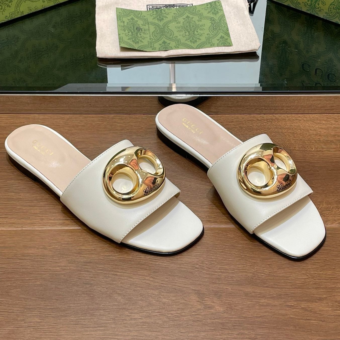 FLAT MULE IN WHITE CALFSKIN